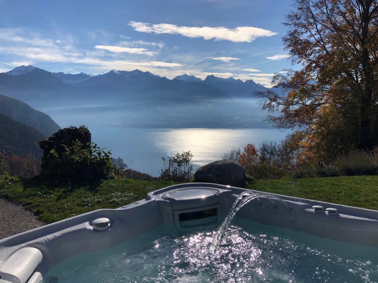 Chalet im Moos | Chalet mit Whirlpool Schweiz mit Blick auf die Schweizer Berge